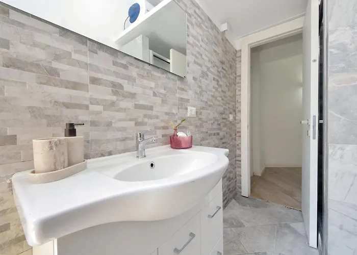 Apartment Amiterno Elegance - By Domus Dimore *